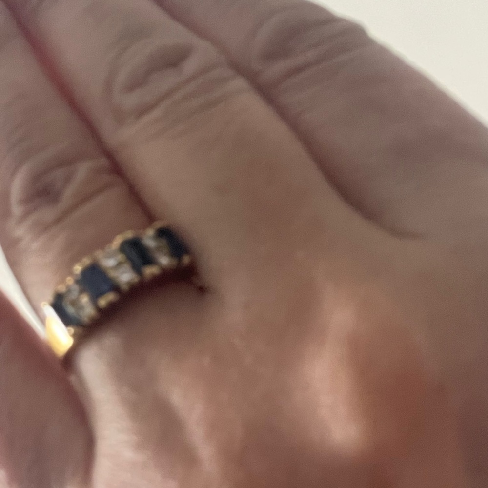 Stunning 18k yellow gold sapphire baguette diamond ring.